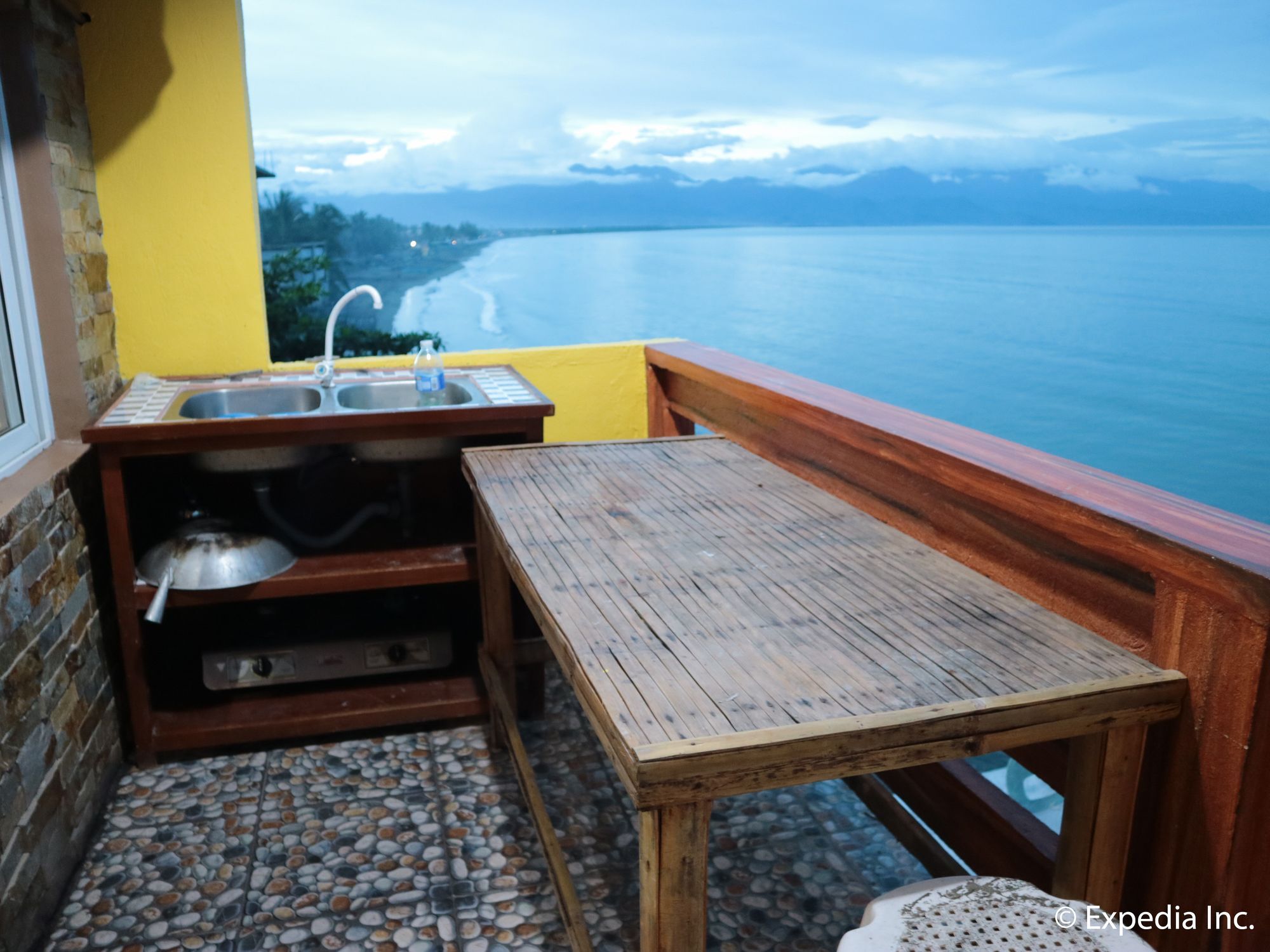 Beachfront Of Baler Resort Buitenkant foto